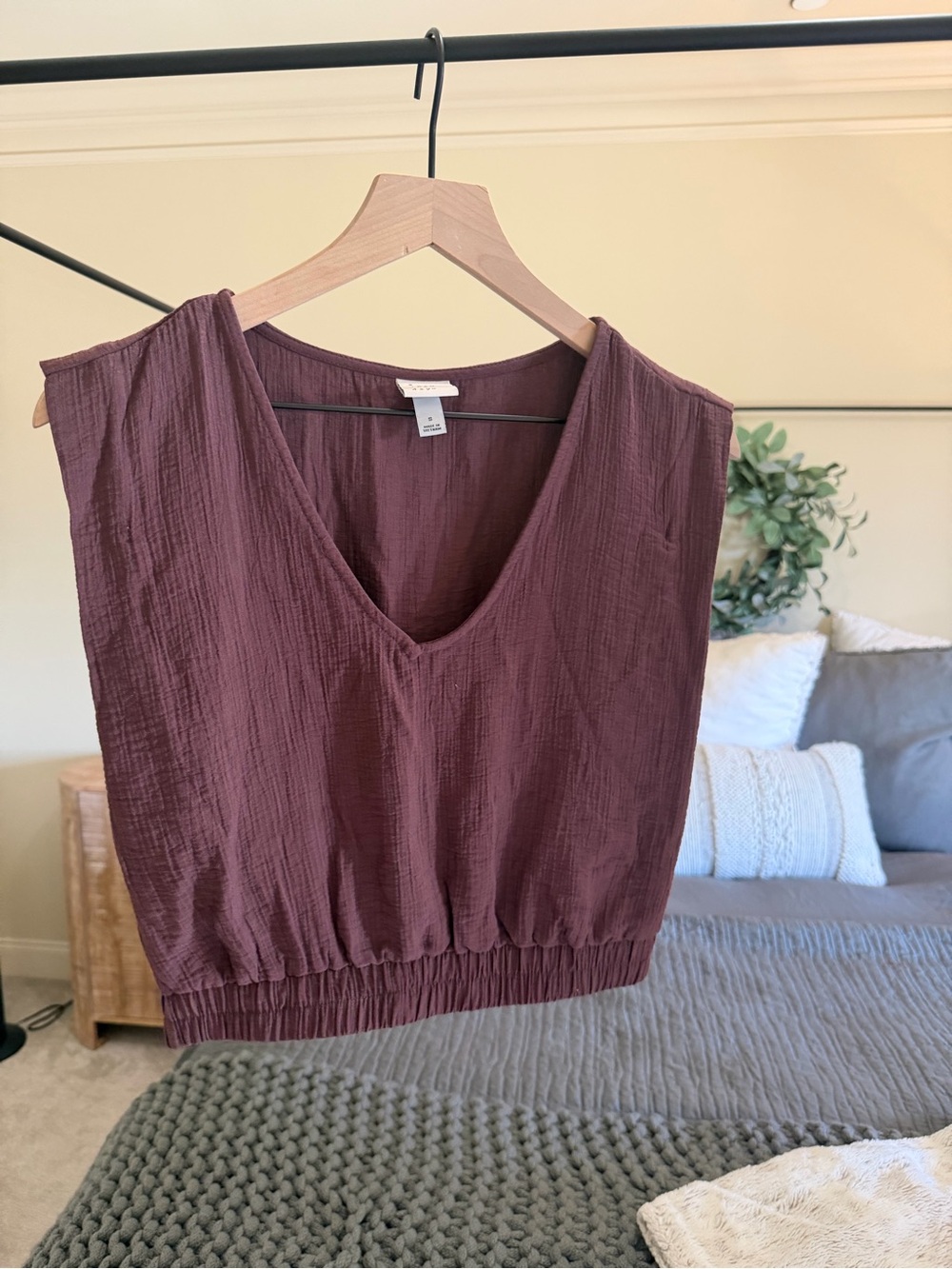 a new day Sleeveless V-Neck Tank Top - Burgundy